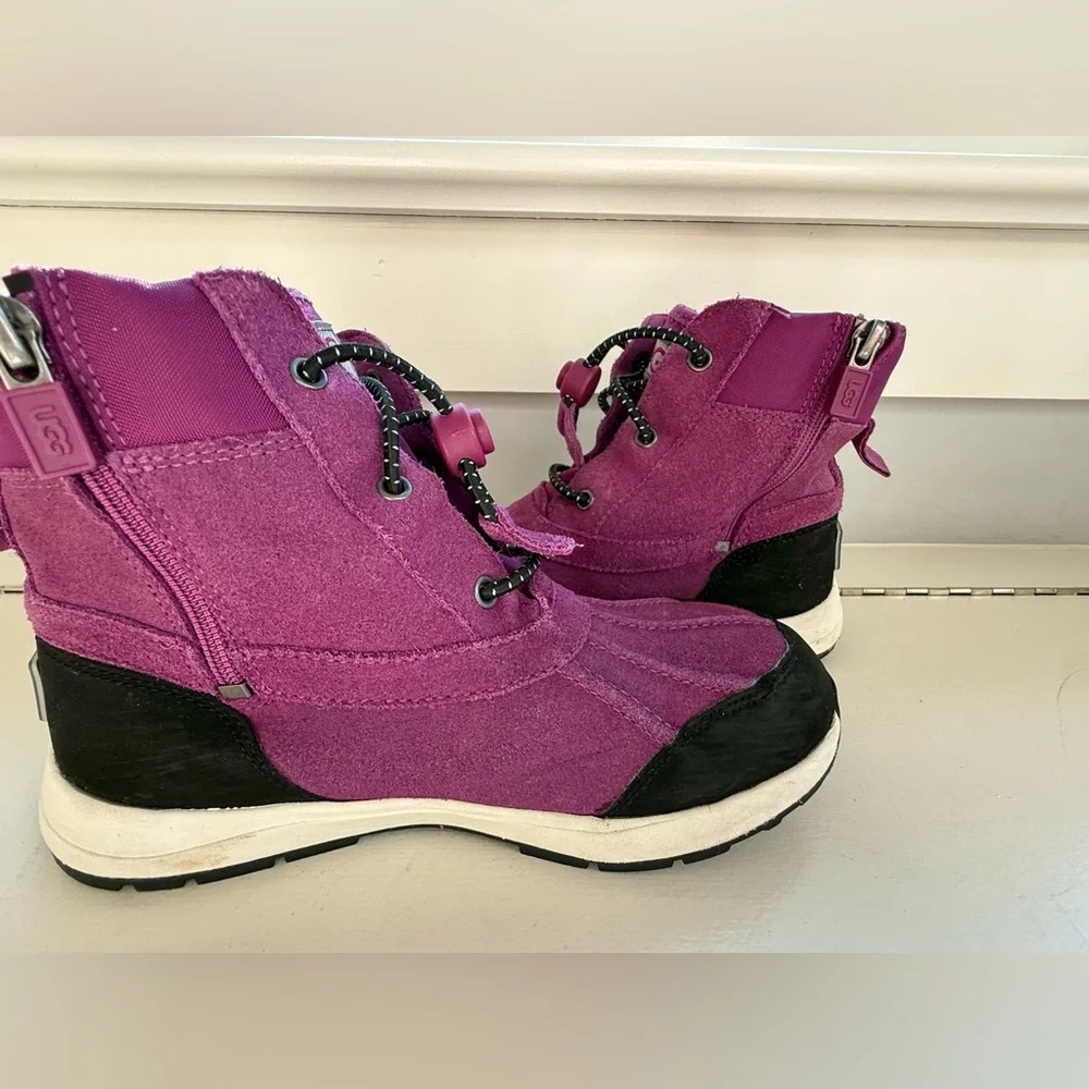 UGG Kids Purple and Black (Sweet Plum) Turlock Boots EUC!! Size 3 kids